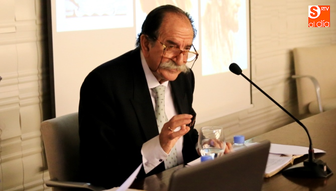 Antonio Ojanguren Areces, catedrático jubilado de Instituto de Lengua y Literatura Españolas / Foto de Alberto Martín