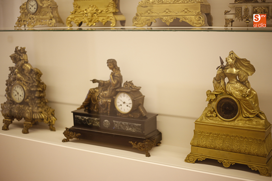 Foto 6 - La colección de relojes de Andrés Santiago Zarzuelo se instala en el Colegio Fonseca