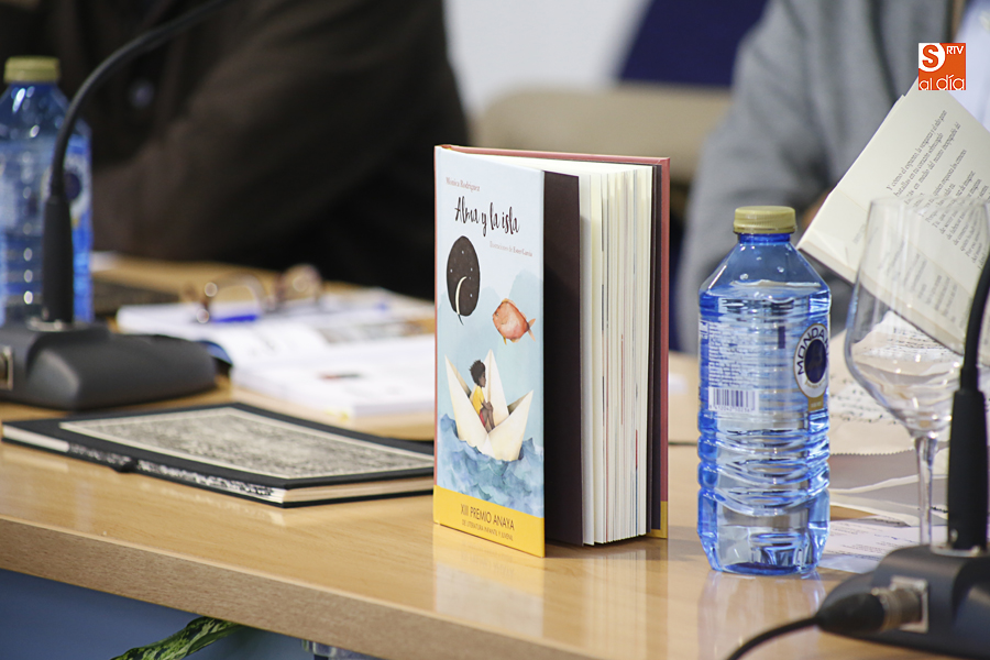 Foto 3 - Mesa redonda sobre ‘Literatura y migrantes’ en la Feria del Libro