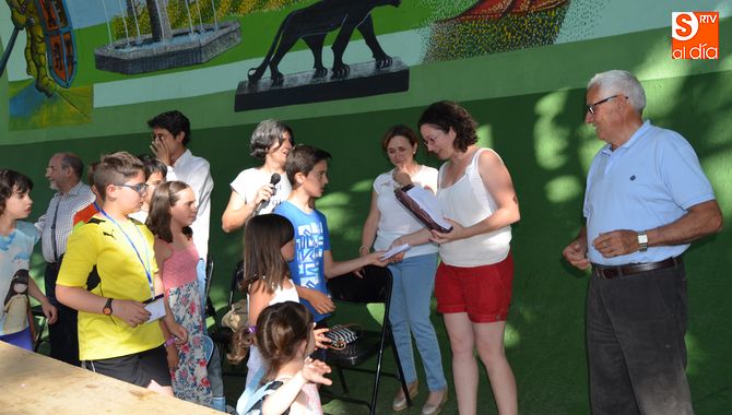 Entrega de premios y recaudaciones a la familia de Andrea