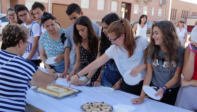 El frontón ha acogido la degustación, que ha contado con unos postres deliciosos