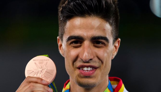 Joel González, con la medalla de bronce