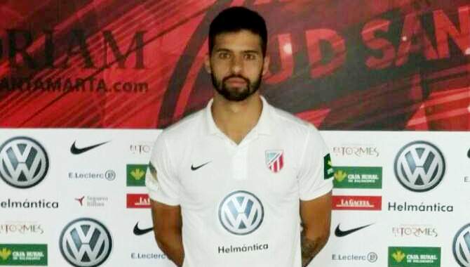 Sergio Tobio, con la camiseta del Santa Marta