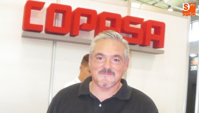 El gerente de Copasa, Víctor Rodríguez, en el stand del pabellón central