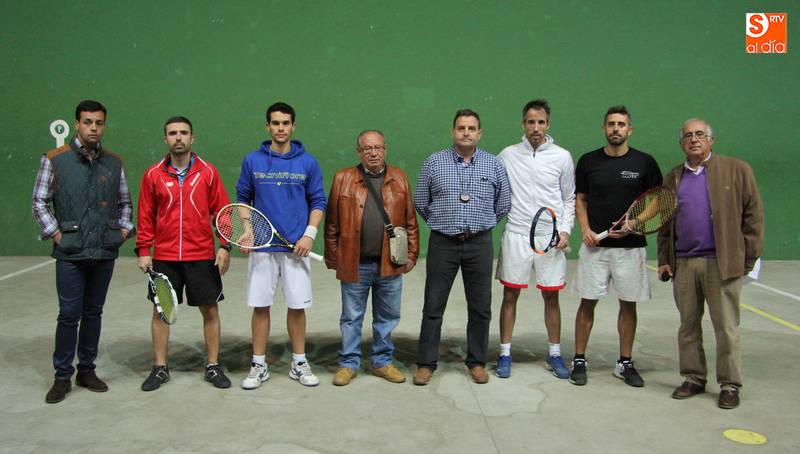 Finalistas del torneo 2015 junto a autoridades municipales y colaboradores / CORRAL