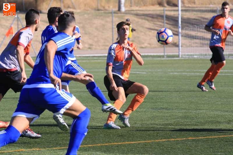 Un momento del partido disputado en el campo del Carbajosa