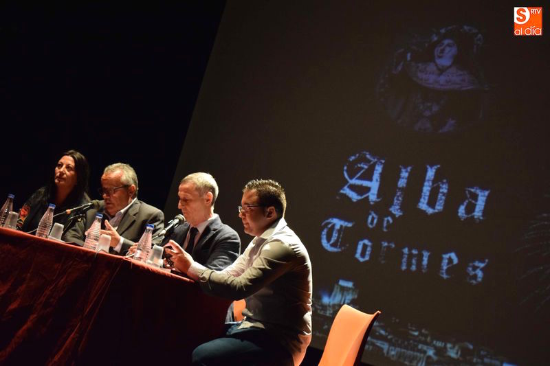 El Teatro fue el lugar escogido para la presentación del programa festivo