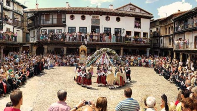 Bailes tradicionales en la plaza de La Alberca
