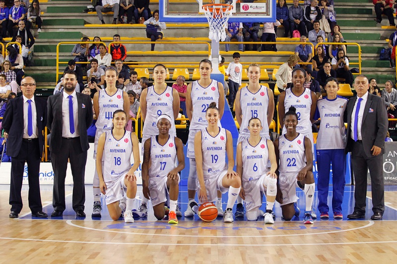 Plantilla del Perfumerías Avenida en su debut en la Euroliga