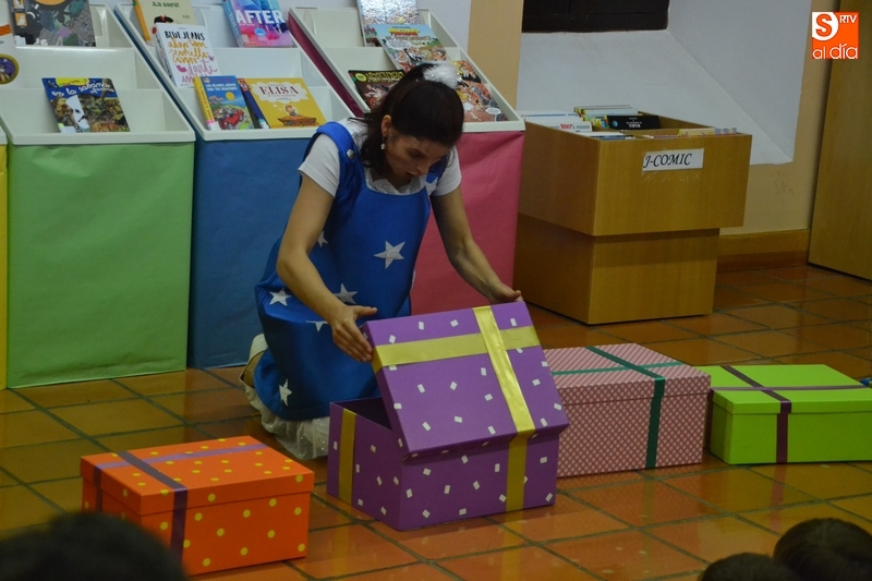 Elia Tralará comparte sus regalos de cumpleaños con los más pequeños  