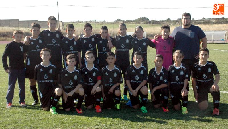 Dehesa Grande patrocina al equipo infantil del CDF Vitigudino