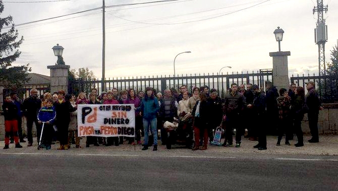 Manifestación de las familias de los trabajadores despedidos de la empresa Pedro Diego