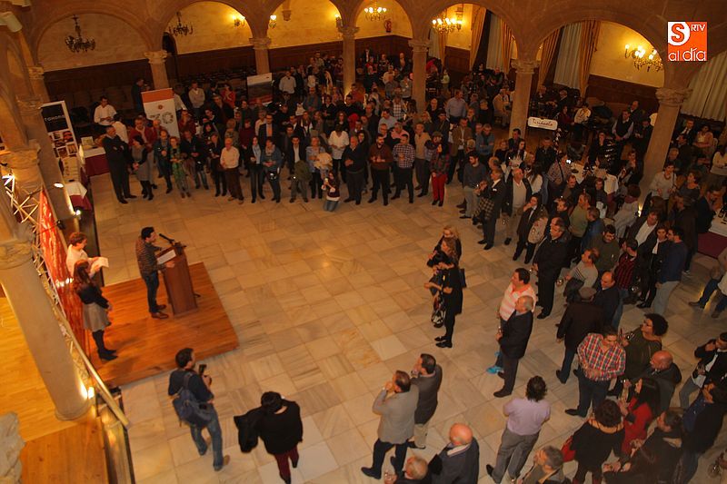 Cientos de personas se dieron cita en el Palacio de Figueroa para catar los vinos serranos.