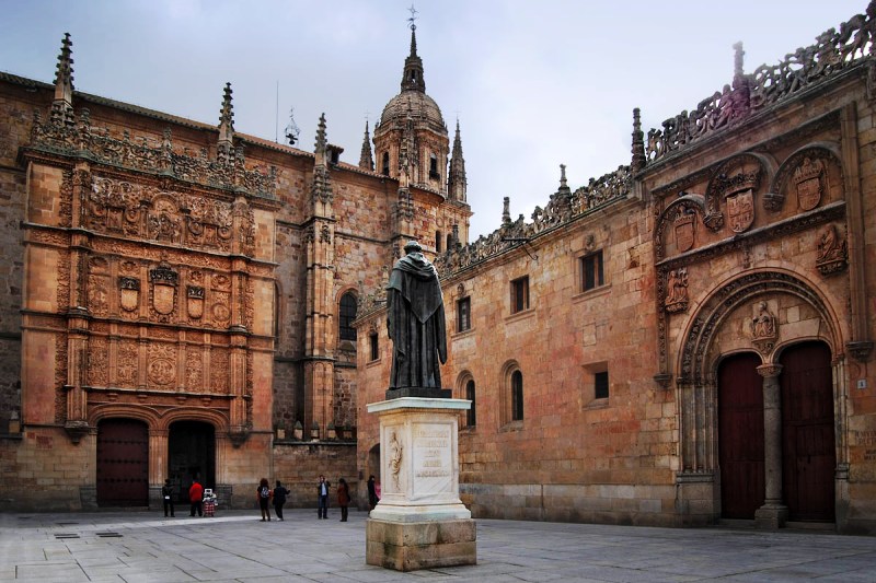 Fachada de la Universidad de Salamanca desde su Patio de Escuelas Mayores