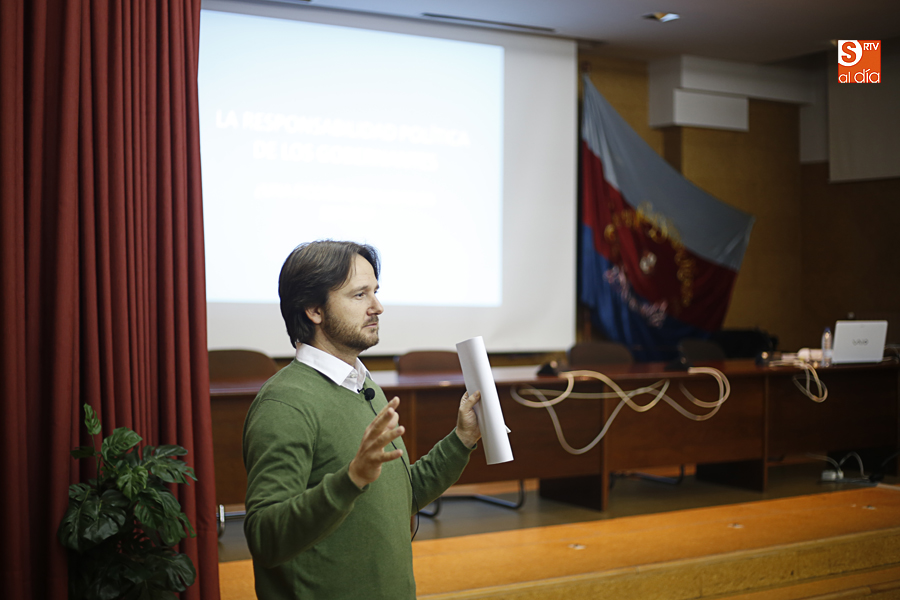 Un momento de la conferencia dada en Educación (Foto de Álex López)
