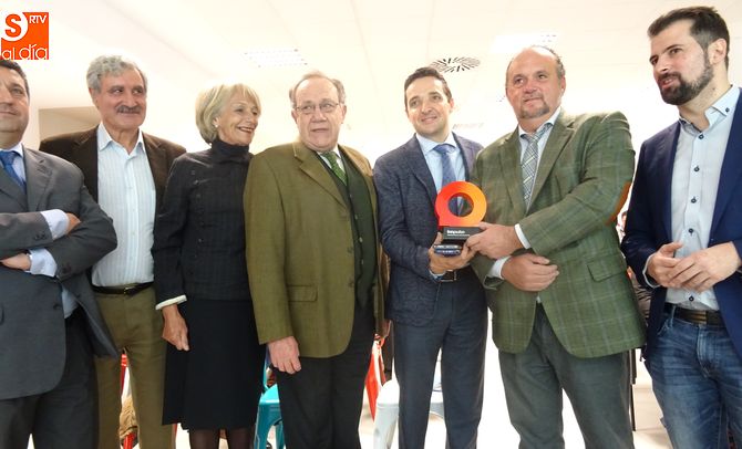 Representantes políticos y de la Universidad celebran el reconocimiento con el Ayuntamiento de Villamayor