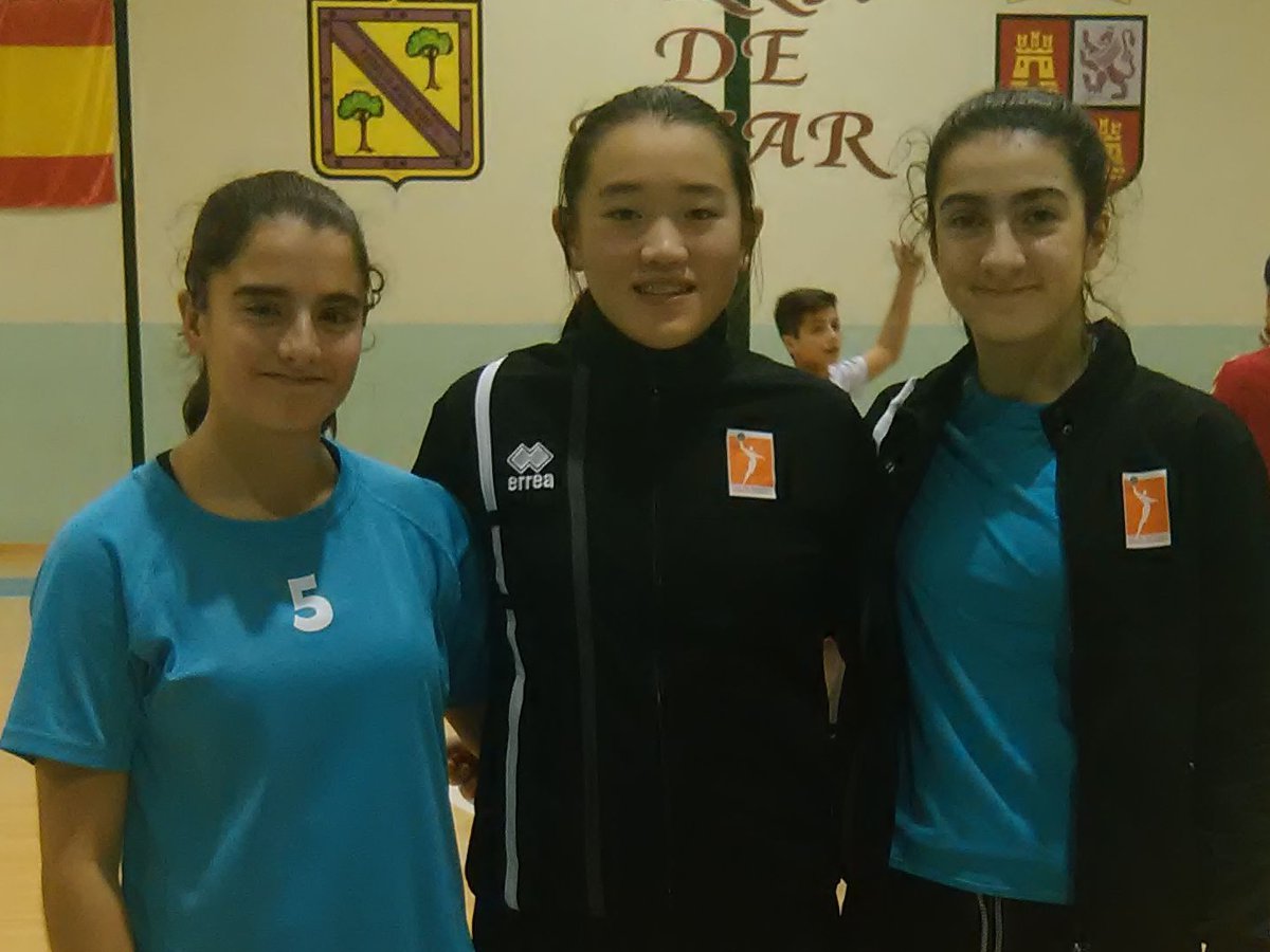  Elisa Mateos, Zhuxi Zhan y Elena García, jugadoras de la selección infantil