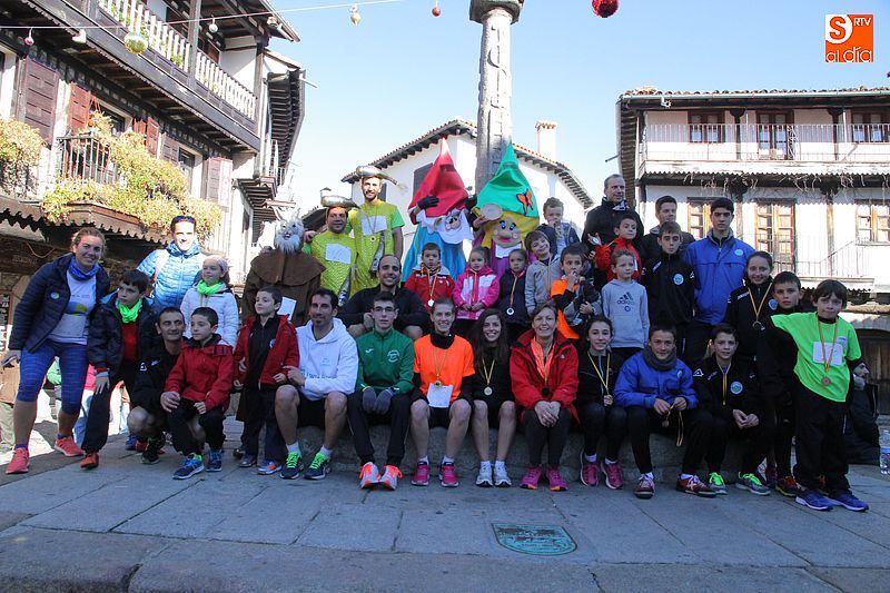 Una colorida San Silvestre sirve para despedir 2016