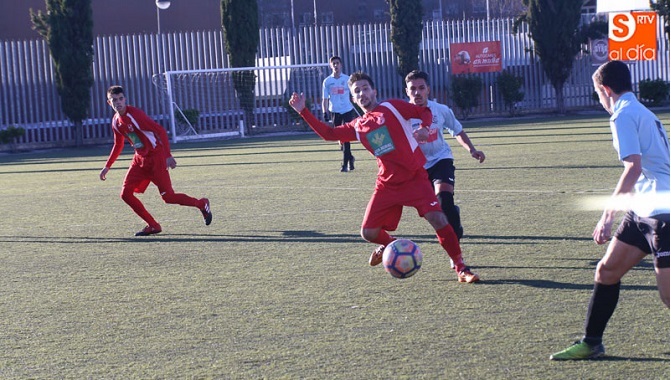 Momento del partido entre el Navega y el Carbajosa en el Vicente del Bosque