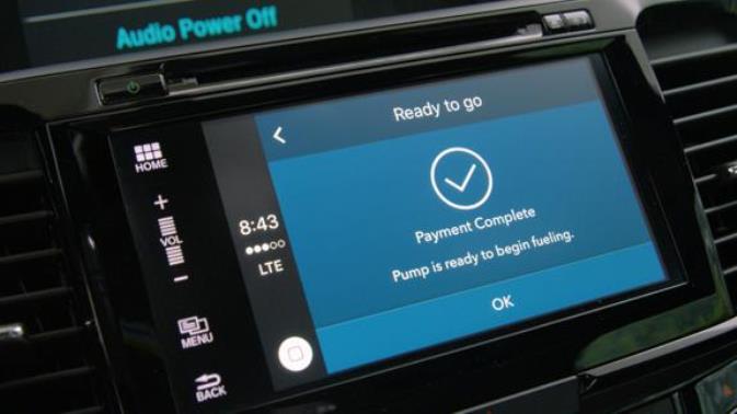 El conductor recibirá una alerta cuando se encuentre cerca de una gasolinera compatible con el sistema de pago