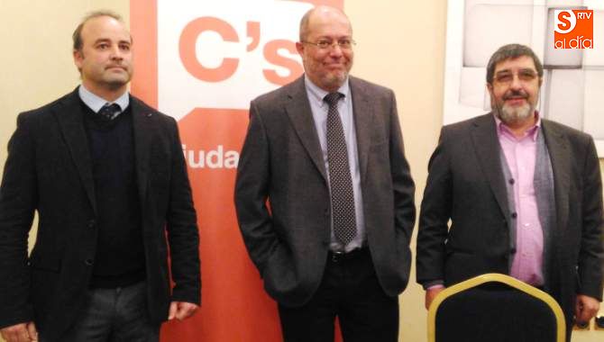 David Castaño, Francisco Igea y Manuel Mitaldiel, en el Abba Fonseca