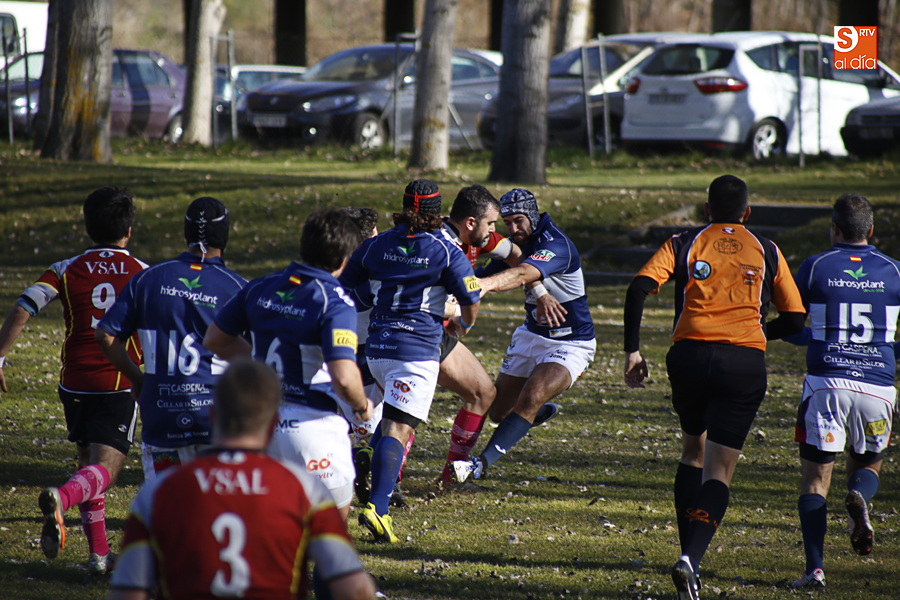 Momento del partido entre el ADUS masculino y el VRAC en Salas Bajas
