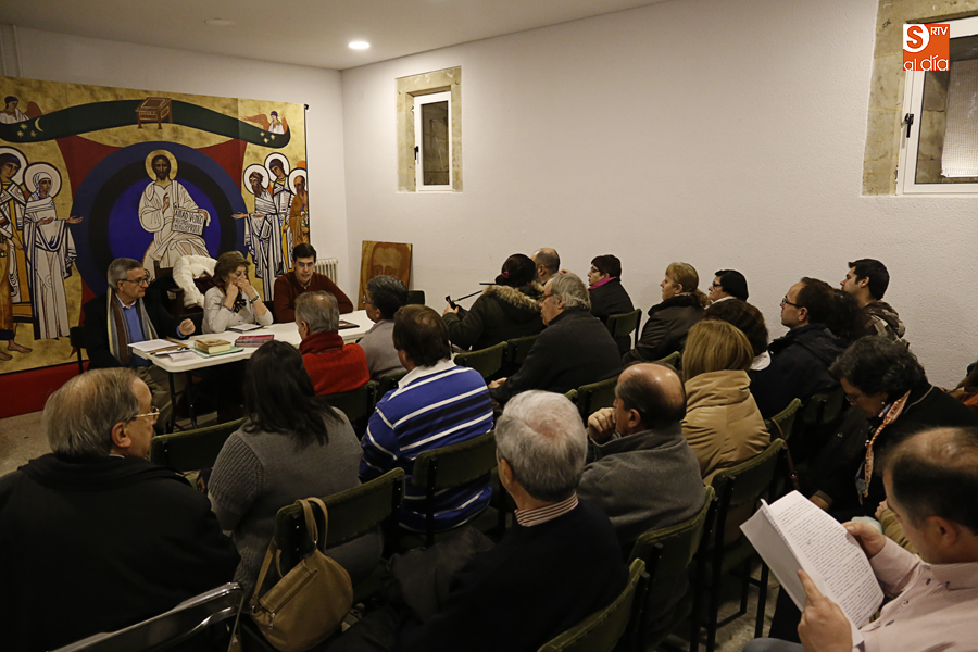 El coloquio se celebró en una de las salas de la Iglesia de San Julián / Fotos de Alejandro López