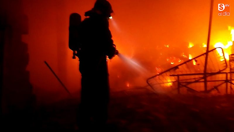 En la extinción participan bomberos de Lumbrales, Vitigudino y Ledesma