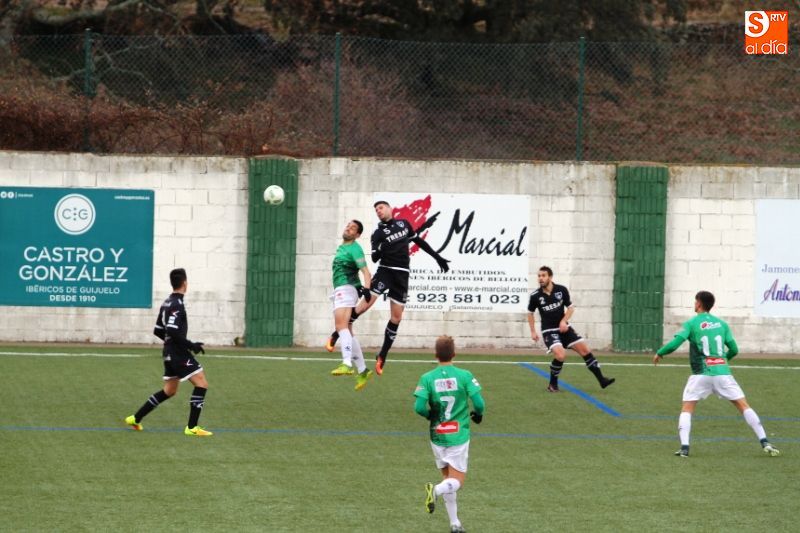 Momento del partido que se disputó en el Municipal de Guijuelo