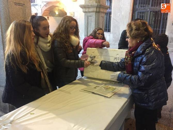 La venta de chocolate y de castañas asadas fue una de las ultimas actividades del año 2016