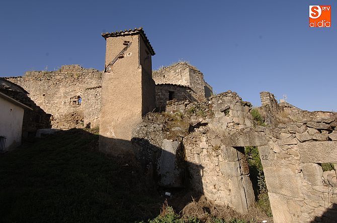 Foto 4 - UPL pregunta a la Junta por el abandonado castillo de Alberguería de Argañán  