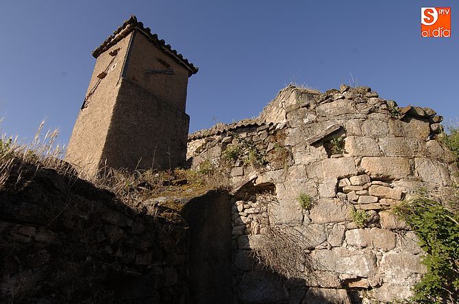 Foto 3 - UPL pregunta a la Junta por el abandonado castillo de Alberguería de Argañán  