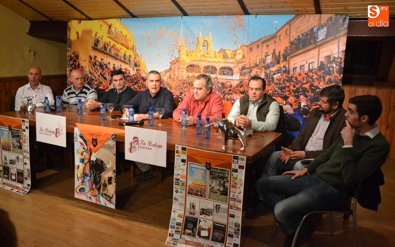 Carnavaldeltoro.es cierra sus tertulias precarnavaleras hablando de toros y encierros  