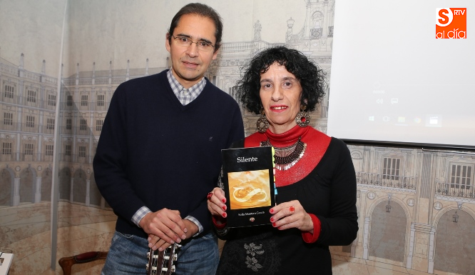 El músico César Rivadeneyra y la poeta Sofía Montero / Foto de Alberto Martín