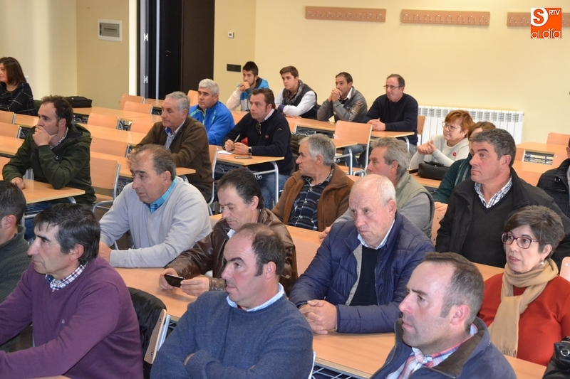 ASAJA explica a agricultores y ganaderos de la comarca las novedades de la PAC 2017  