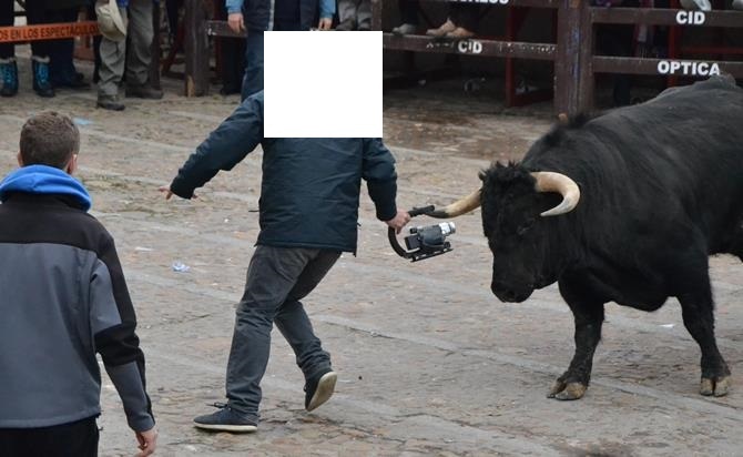 Los bandos de este año recogen expresamente la prohibición de usar cámaras o móviles