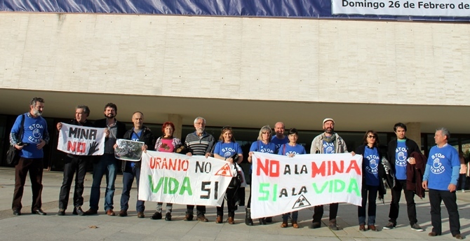 Expulsados del Pleno Autonómico los miembros de Stop Uranio por alboroto  