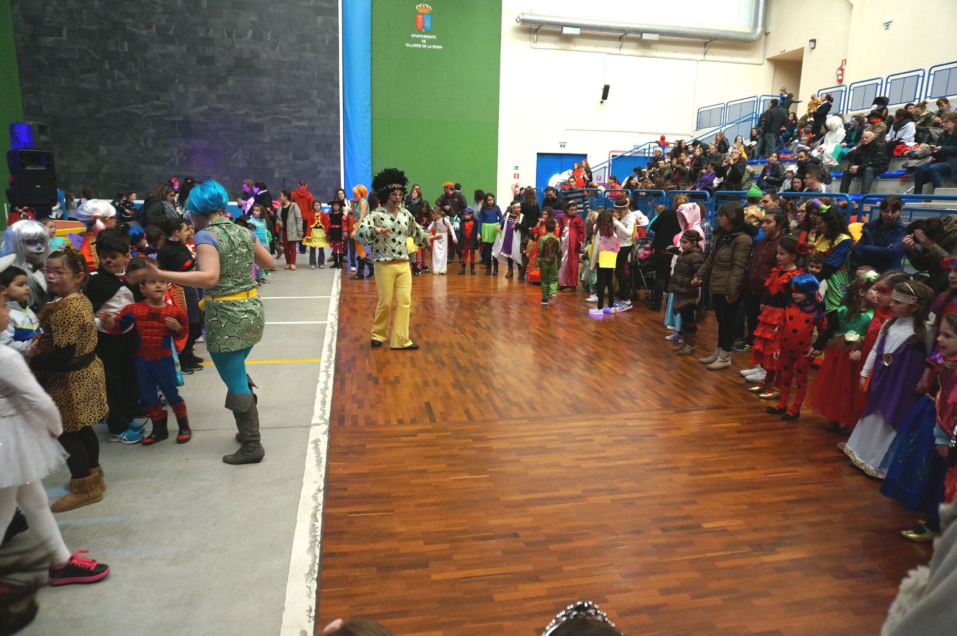 Los niños protagonizan la Pequedisco Carnavalera