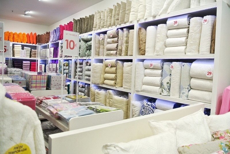 La tienda de ropa de hogar Tramas+ abre sus puertas en el CC El - AL DÍA Noticias Salamanca