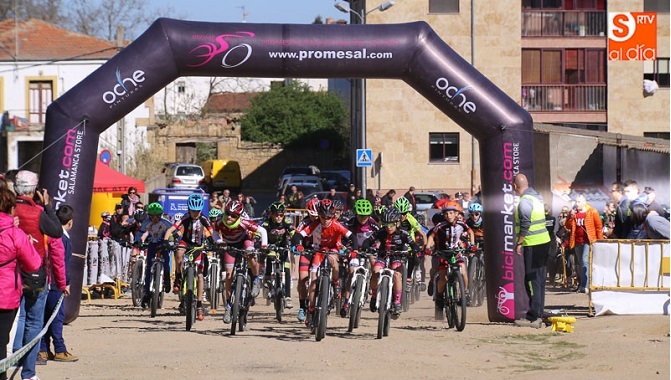 Cerca de 200 niños disputan una exigente VI Prueba de Escuelas en Villamayor  