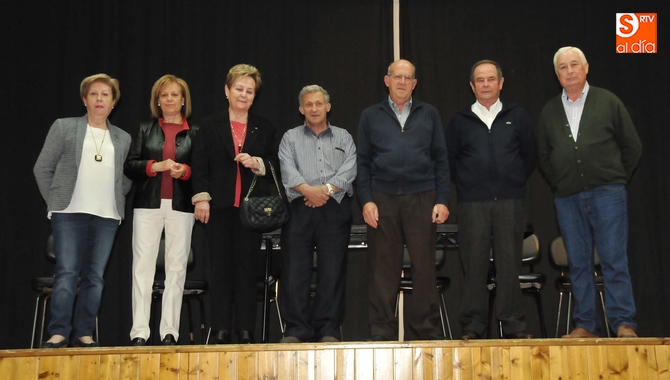 Ángel Tabernero (5º por la iz.) junto a su junta directiva / REP. GRÁFICO: INFOTUR