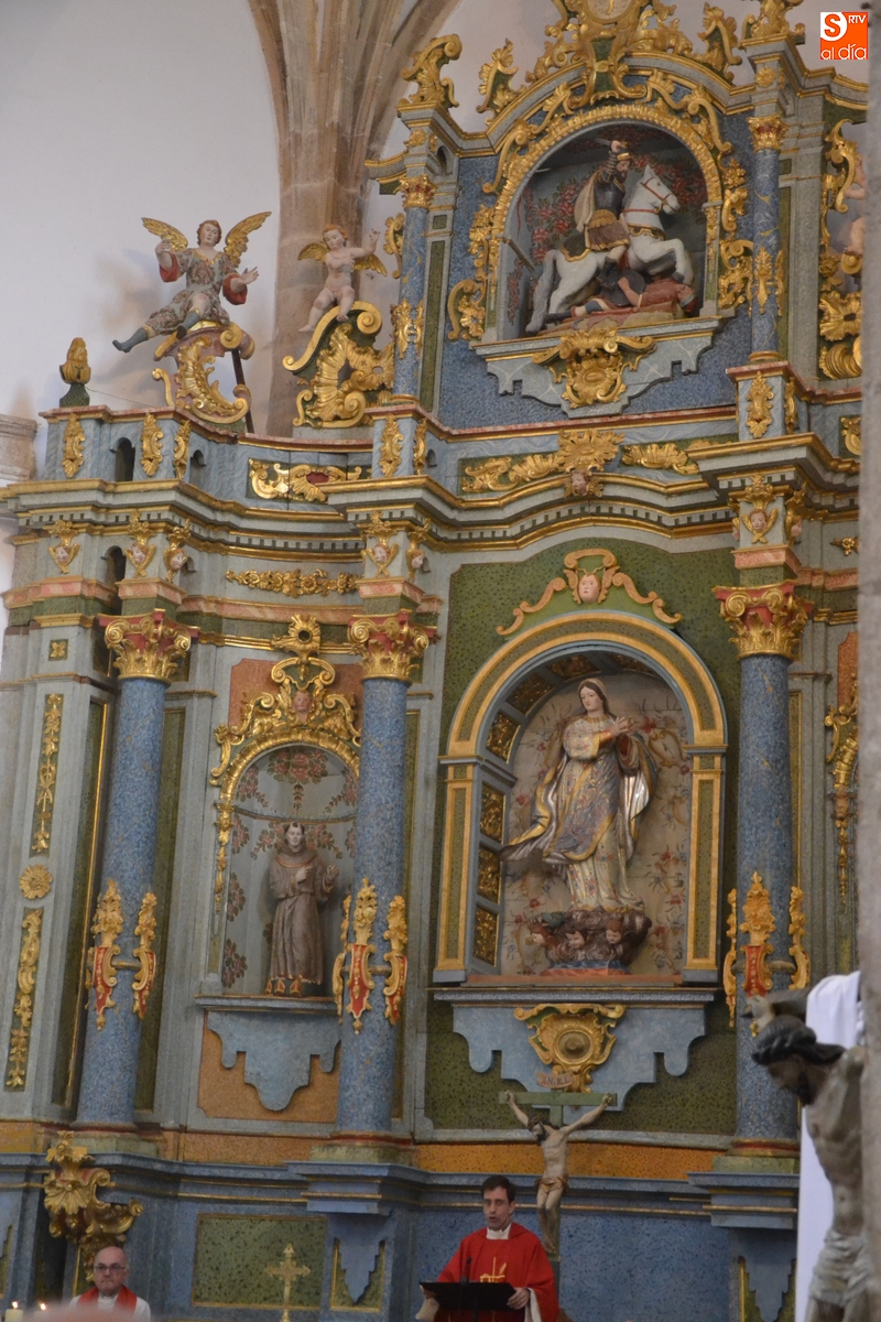 Foto 2 - Día especial en Gallegos con doble procesión para inaugurar su restaurado retablo  