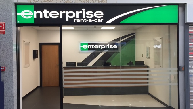 Local de Enterprise, una empresa de alquiler de vehículos, en el Centro Comercial Vialia