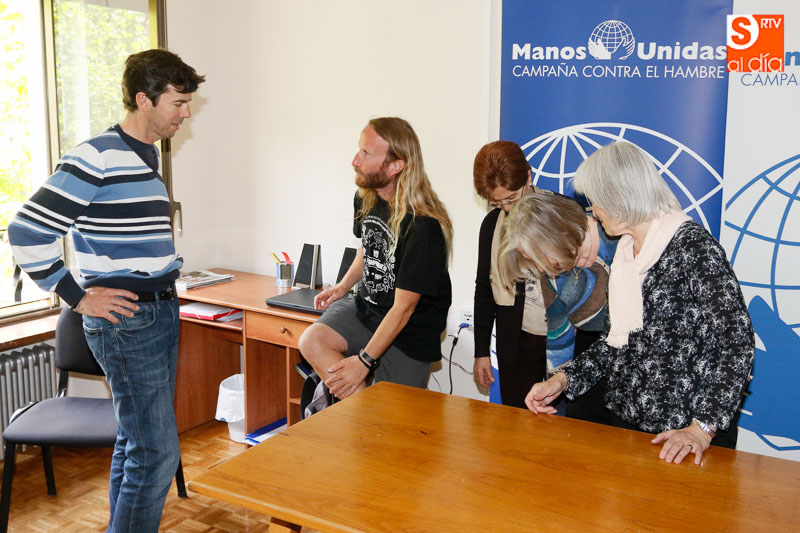 Foto 2 - La delegación salmantina de Manos Unidas recibe la visita del voluntario Rubén Arnal  