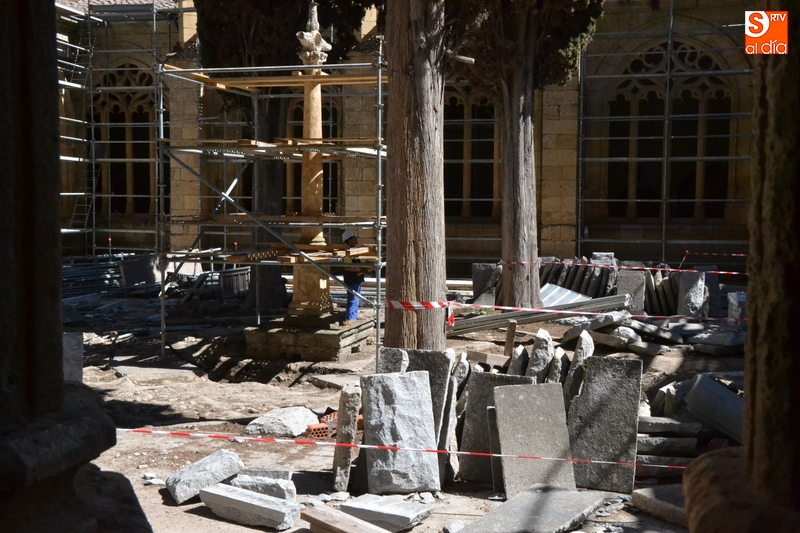 Así luce el patio del Claustro de la Catedral, totalmente levantado por las obras de restauración ...