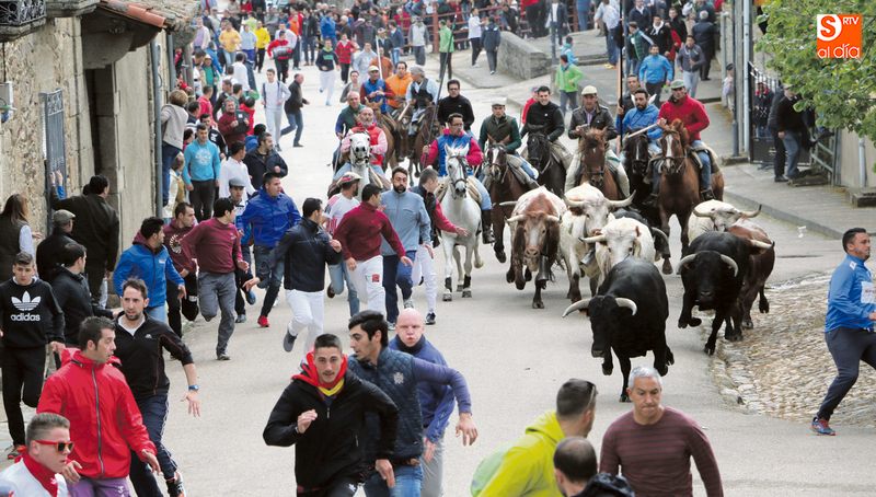 Los festejos taurinos, especialmente sus encierros a caballo, son uno de sus principales reclamos / CORRAL