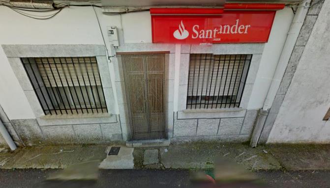 Esta delegación del Banco Santander en Pereña ya sufrió el pasado otro inttento de robo / GOOGLE MAPS