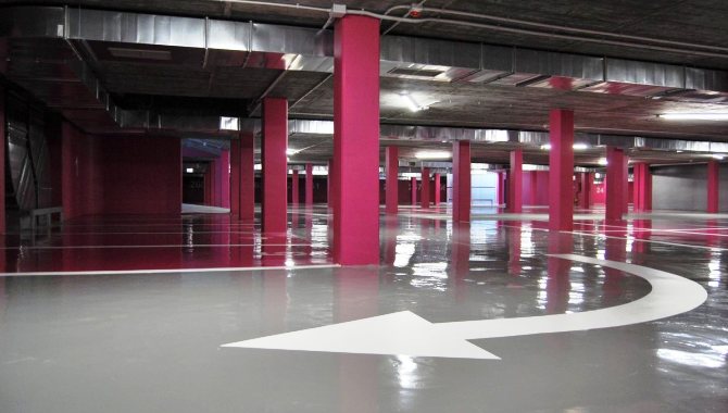 Imagen del interior del parking del Parque de Garrido