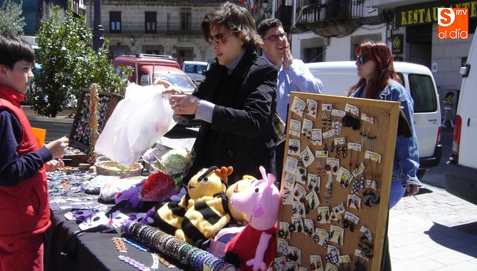Mercado de artesanía y antigüedades de la Plaza Mayor / FOTO DE ARCHIVO