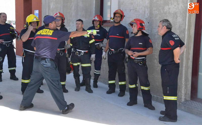 Los Bomberos mirobrigenses se forman en la intervención en sótanos  
